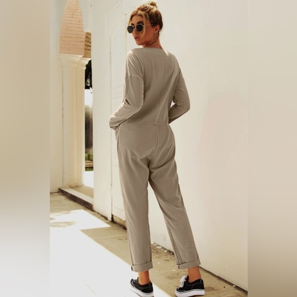 Chic Comfort Buttoned Jumpsuit with Pockets - Picture 6 of 7